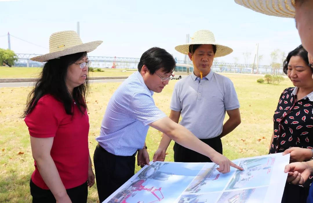 民建湖南省委副主委、省科技廳副廳長朱皖調(diào)研洞庭湖桂花園碼頭和華龍碼頭